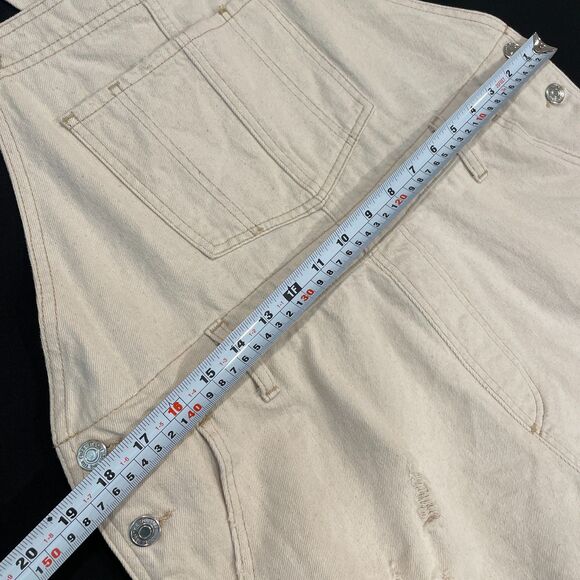 ~ Free People 30 Shortalls We The Free Cream Distressed Denim Short Overall Fray - Picture 8 of 16